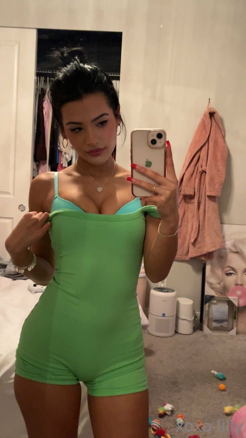 ⚡Lilliandelaney19 Skinny Petite Mexican/Latina Teen Slut #ATSmu6Su