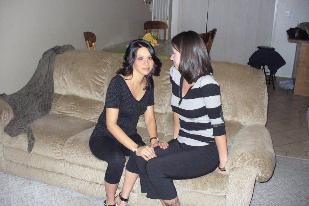 Raven haired slut likes to lick pussy too #ewNSD6PA
