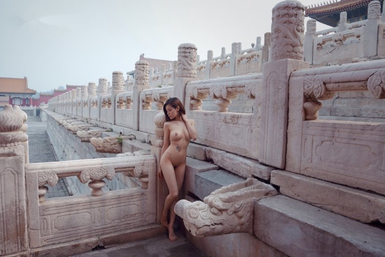 Asian Girls Nude in Public 1 #EHJqPqDN