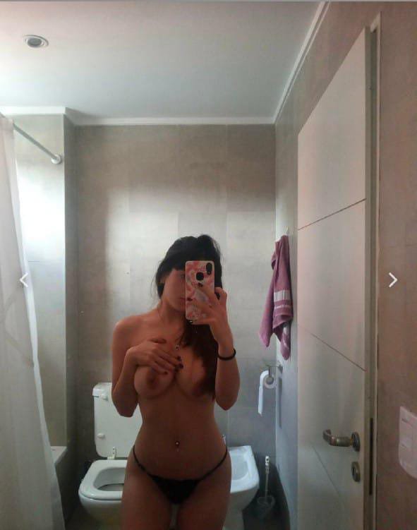 Pendeja argentina puta de 20 años tetona y culona hermosa #DsxNq3nL