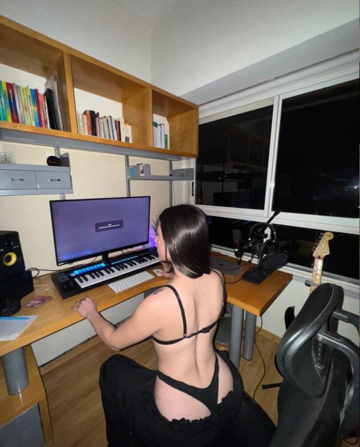 Pendeja argentina puta de 20 años tetona y culona hermosa #I1sZONoA